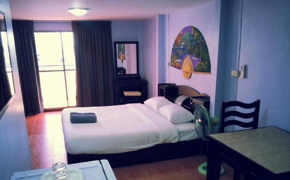 OYO 963 Sunshine Guesthouse Pattaya Eksteriør billede