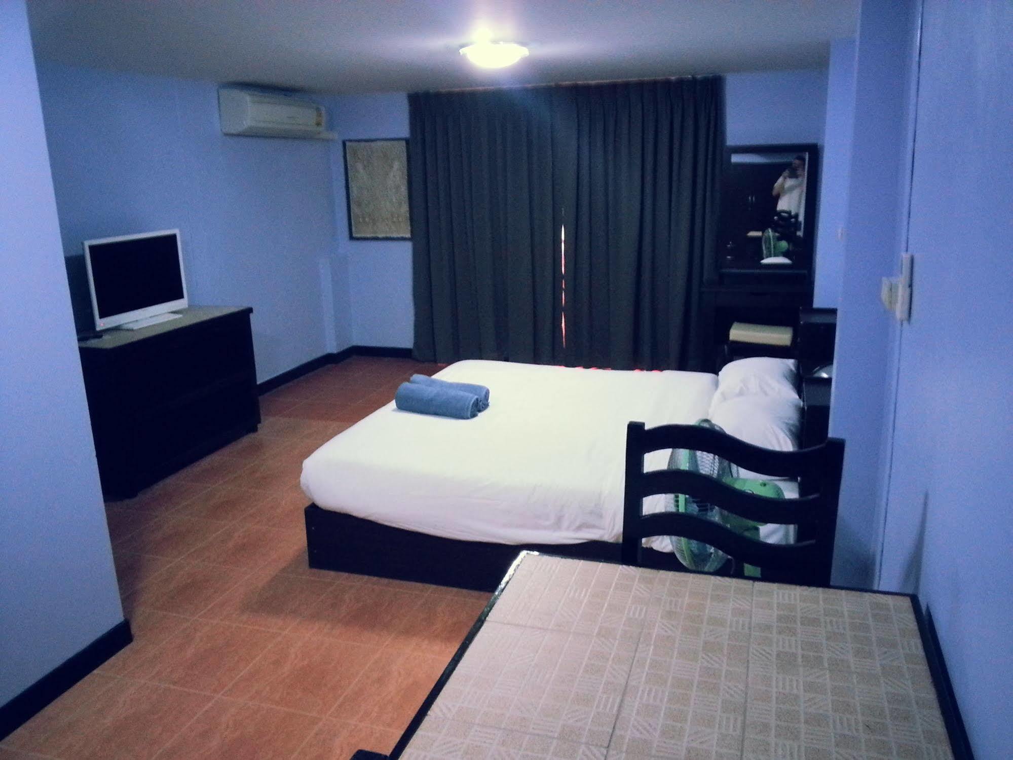 OYO 963 Sunshine Guesthouse Pattaya Eksteriør billede