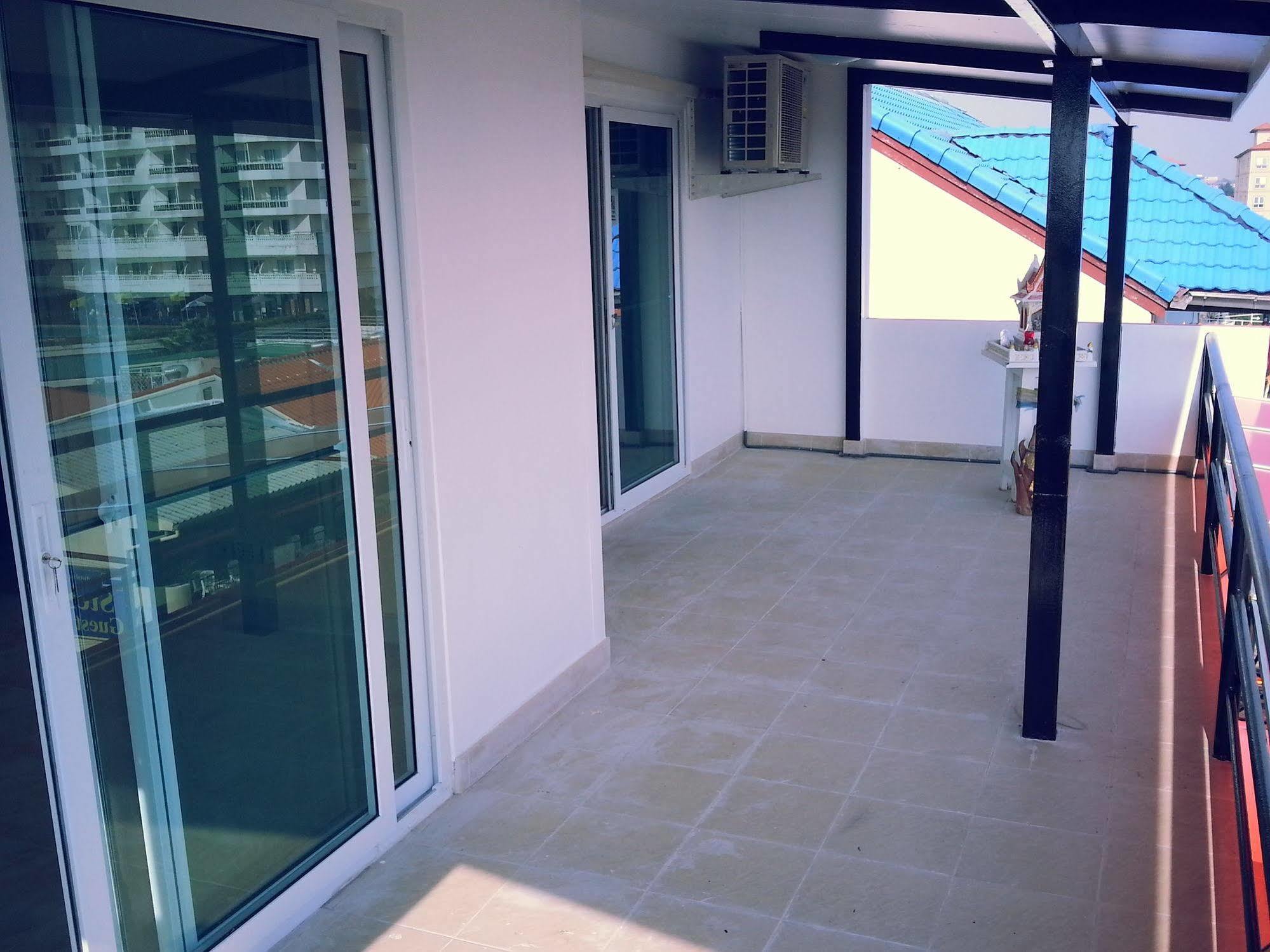 OYO 963 Sunshine Guesthouse Pattaya Eksteriør billede